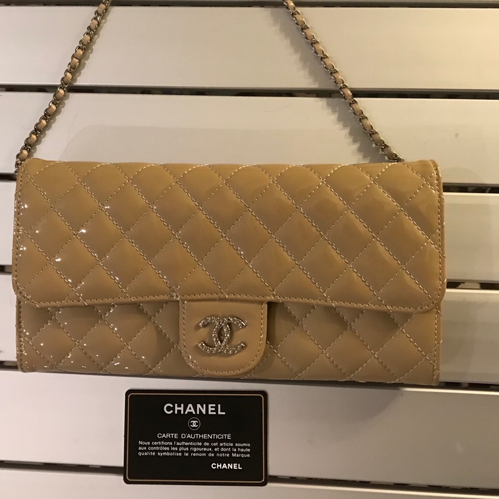 Chanel wallet on chain